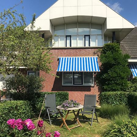 Gastenverblijf Villa Buitenplaats Wergea Contactloos Inchecken Naarderburen Esterno foto