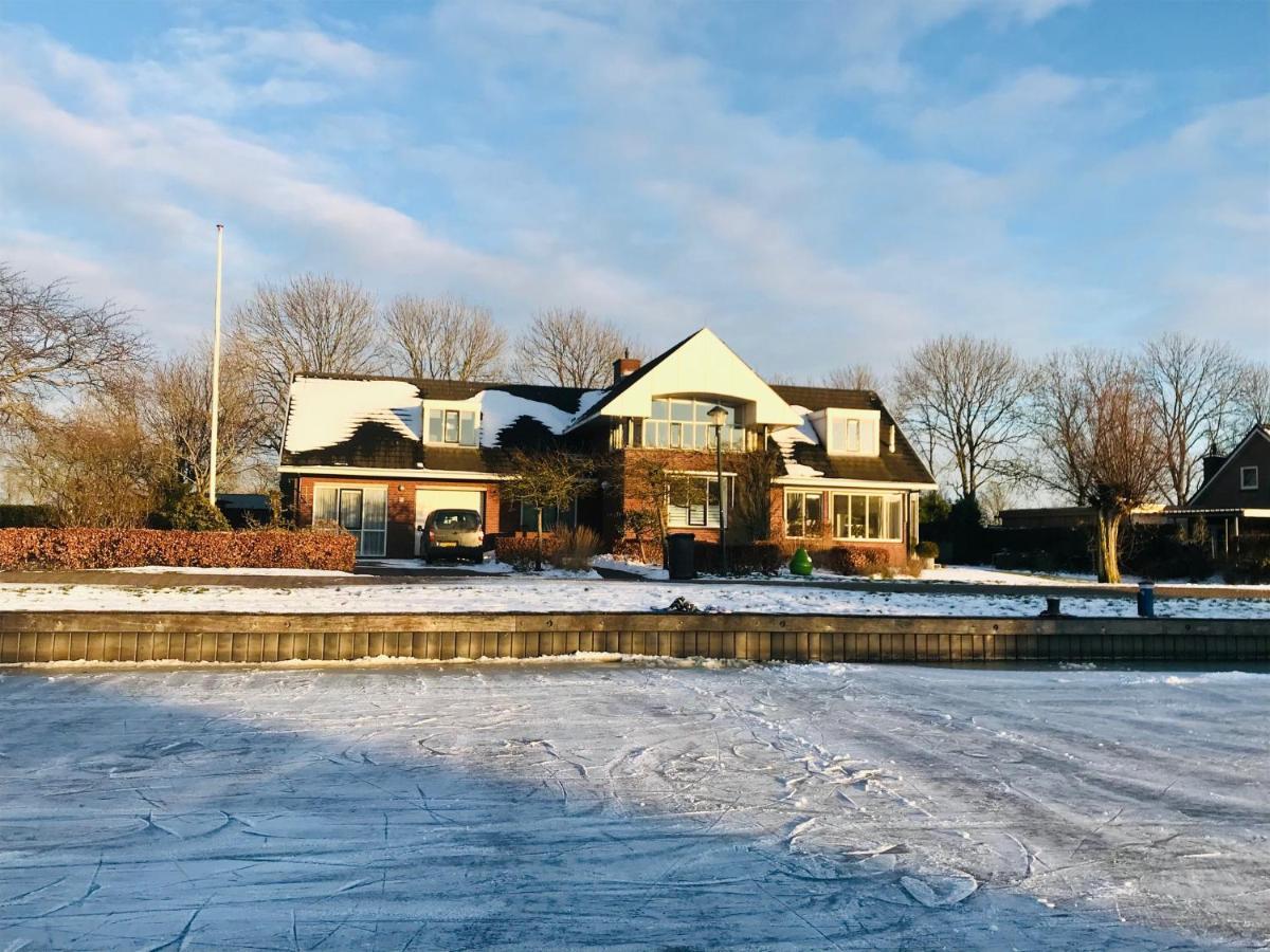 Gastenverblijf Villa Buitenplaats Wergea Contactloos Inchecken Naarderburen Esterno foto