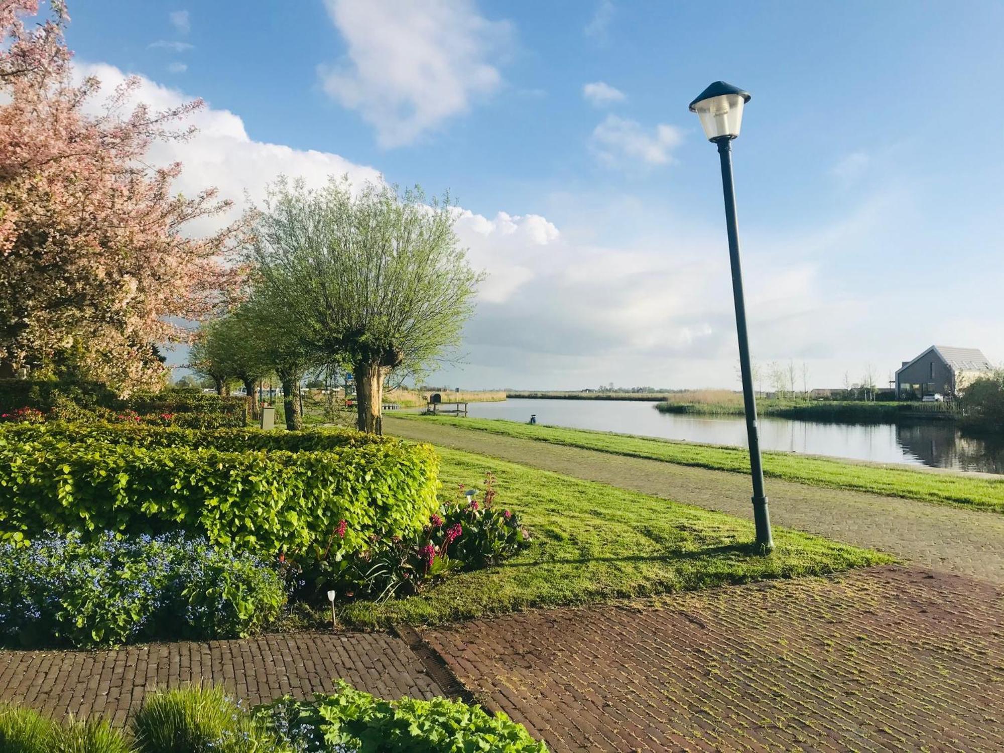 Gastenverblijf Villa Buitenplaats Wergea Contactloos Inchecken Naarderburen Esterno foto