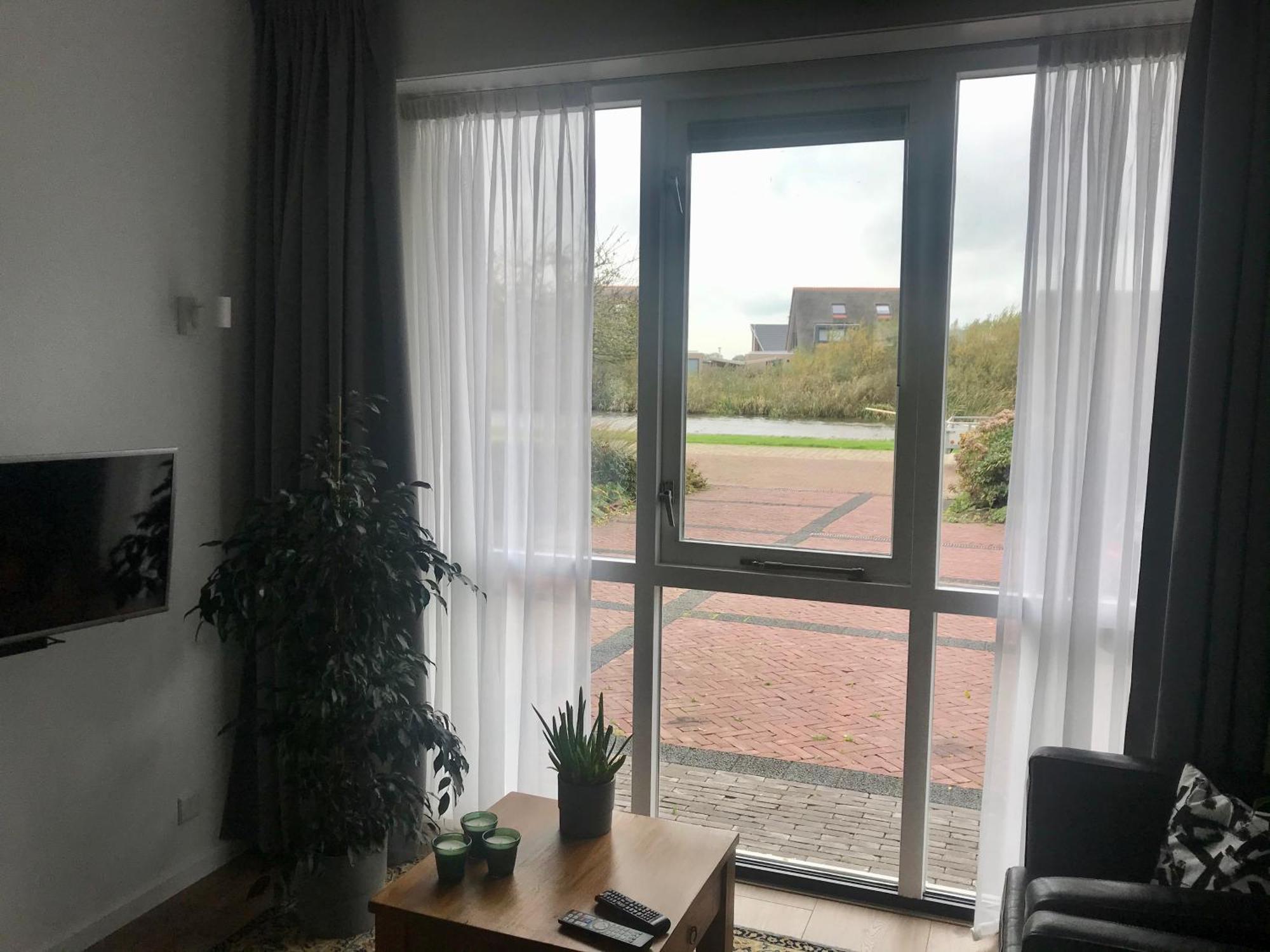 Gastenverblijf Villa Buitenplaats Wergea Contactloos Inchecken Naarderburen Esterno foto
