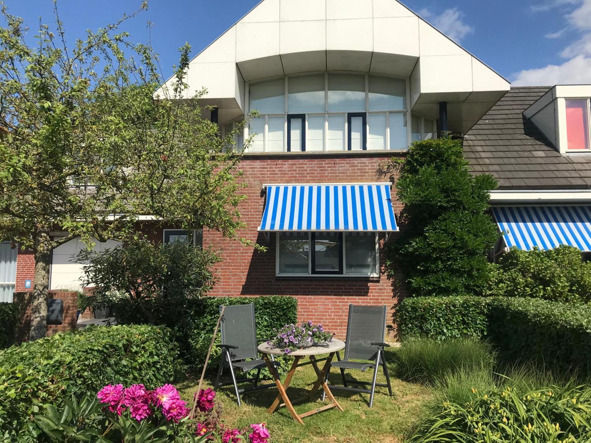 Gastenverblijf Villa Buitenplaats Wergea Contactloos Inchecken Naarderburen Esterno foto