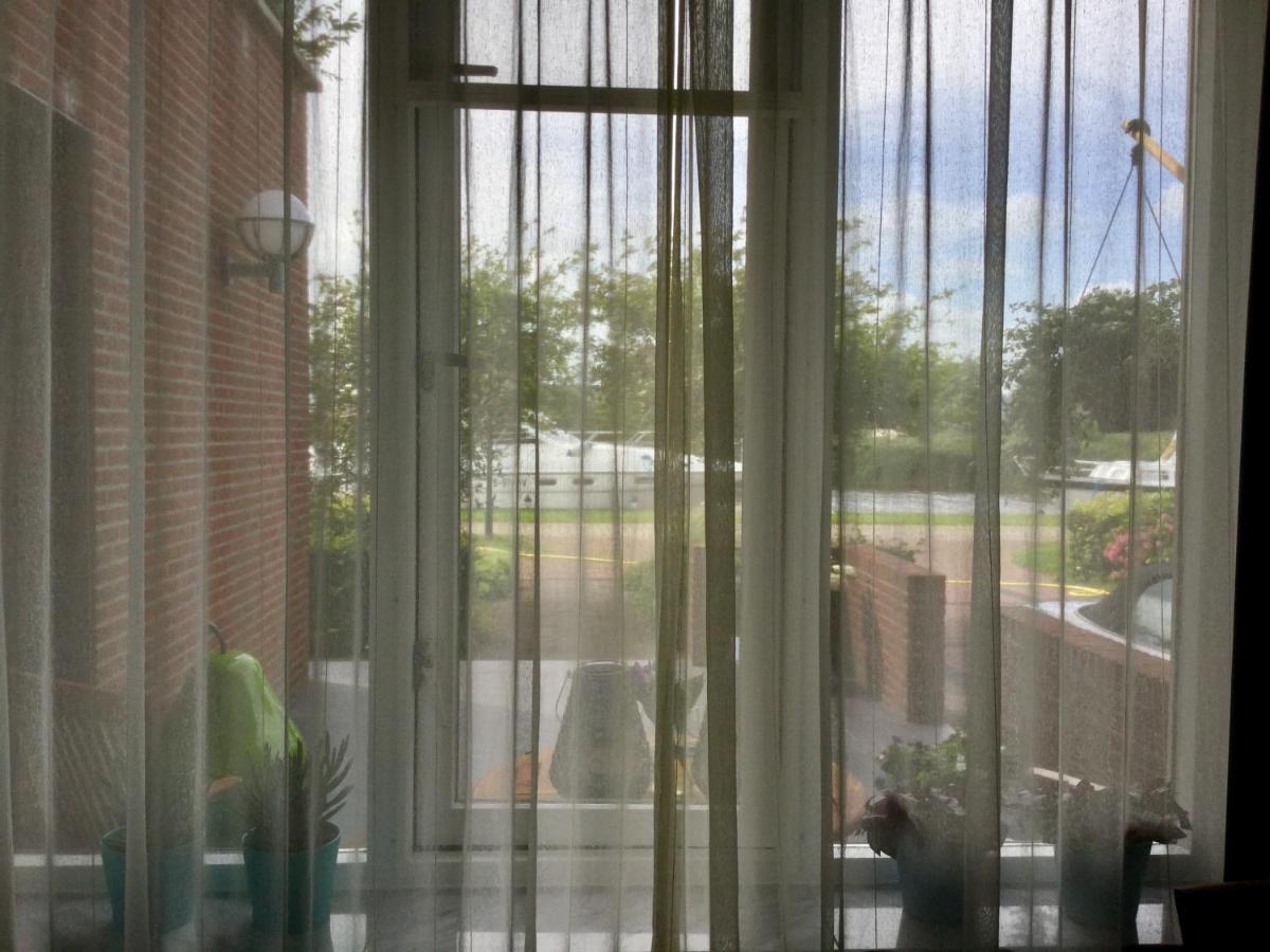Gastenverblijf Villa Buitenplaats Wergea Contactloos Inchecken Naarderburen Esterno foto